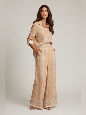 PAISLEY DRIFT WIDE LEG TWO PIECE SET
Golden Dusk